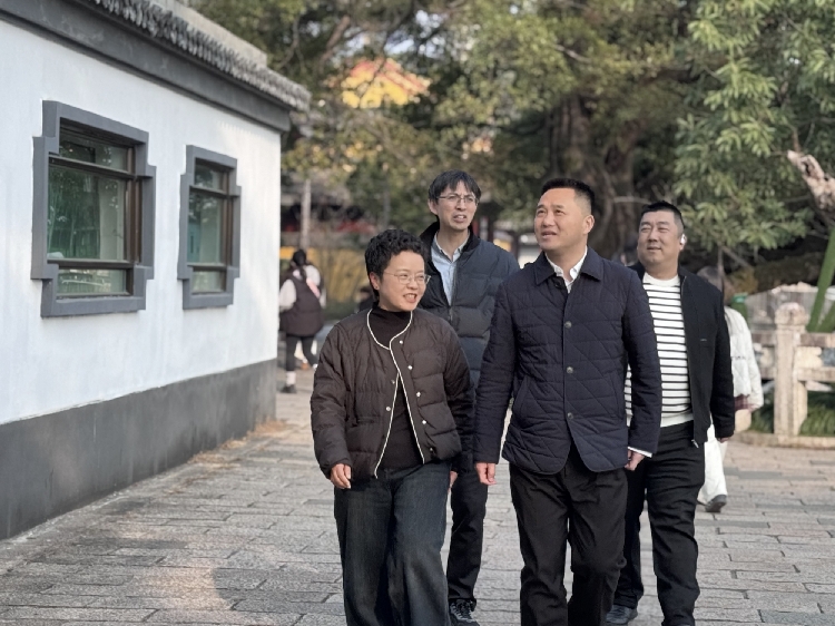 928619707.jpg 928619707.jpg