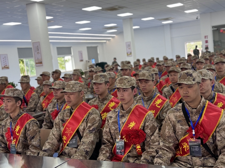 896131395.jpg 896131395.jpg